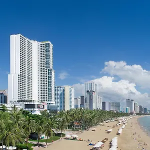 Hotel Vinpearl Beachfront